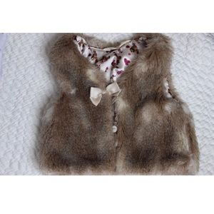 H&M girls faux fur vest